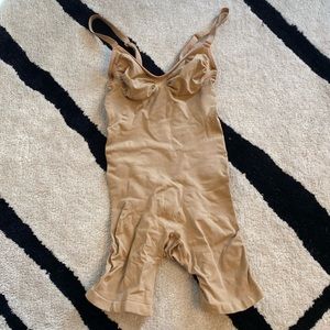 SKIMS Sculpting Nude/Tan Bodysuit Shapewear
